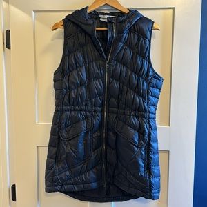 Athleta black light weight long puffer vest in size medium